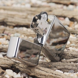 Zippo Classic High Polish Chrome
